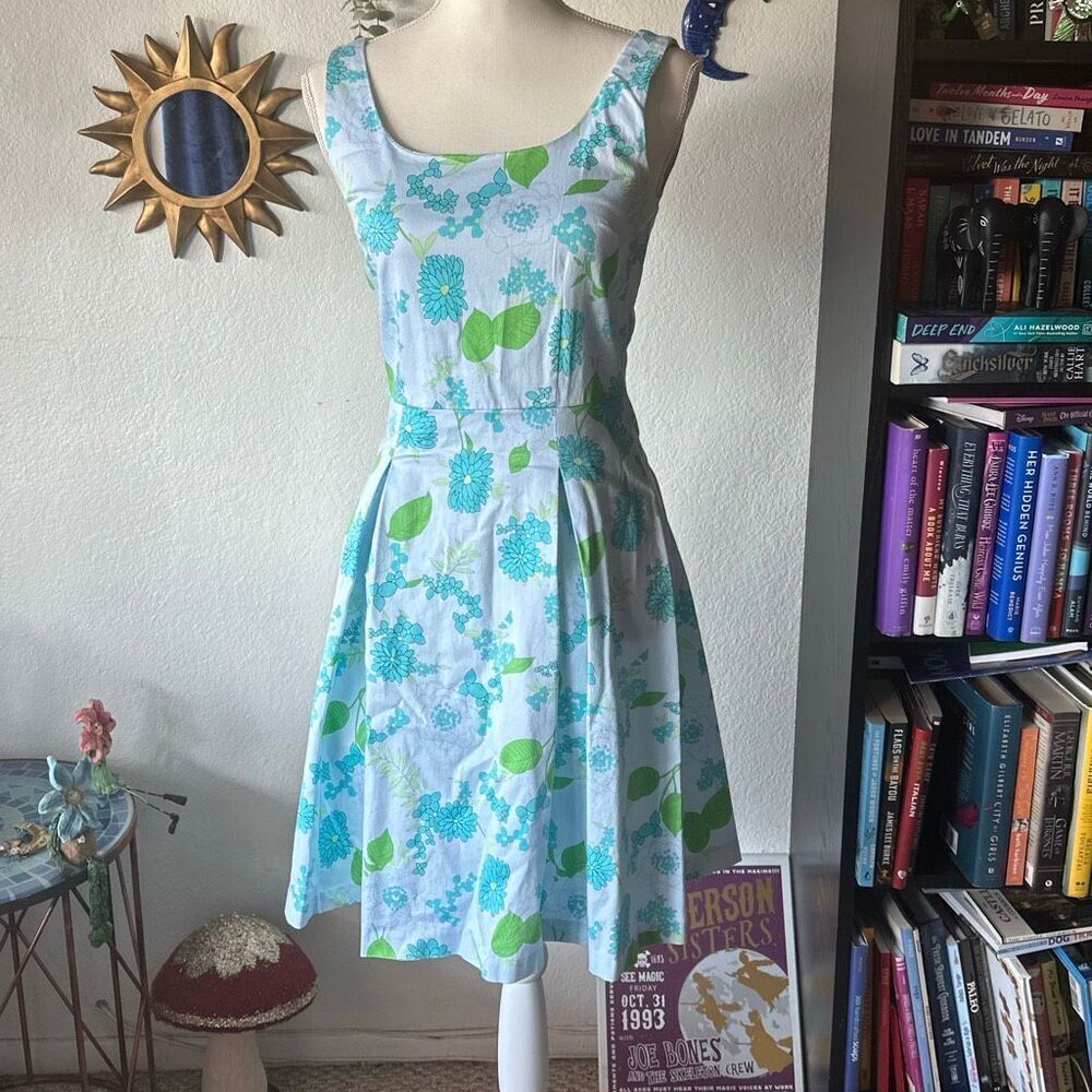 David Wayne Size 4 Light Blue floral Print Fit and flare dress